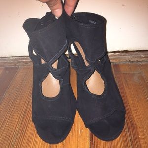 Steve Madden Black Sharlit Suede Heels
